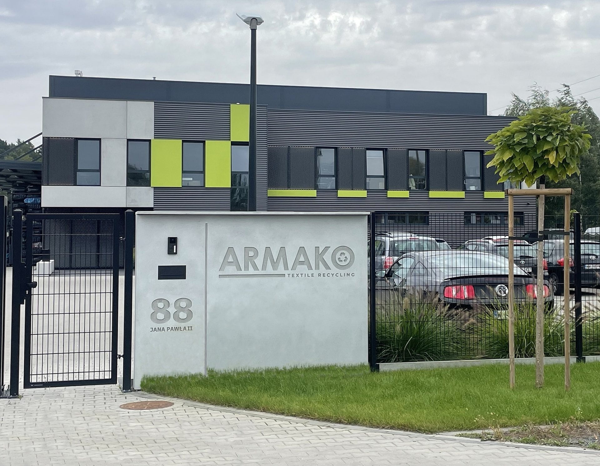 Siedziba Armako Textile Recycling, hurtownia odzieży używanej